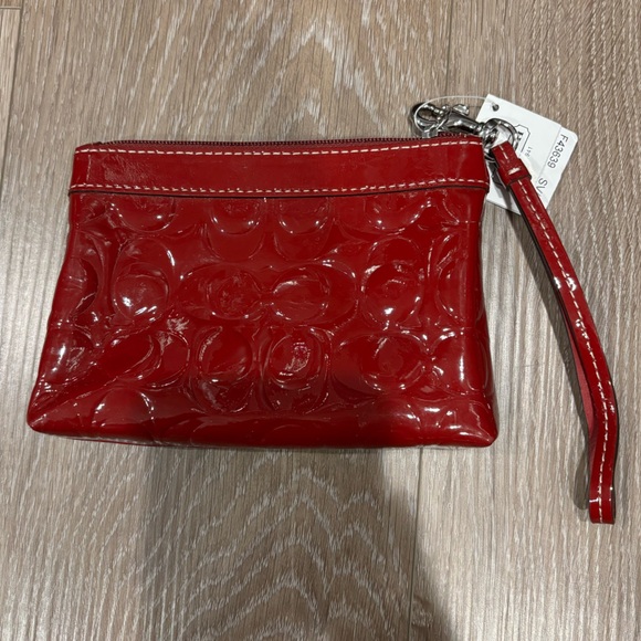 Brand New Vintage Coach Cherry Red Patent Leather Wristlet - Picture 3 of 4